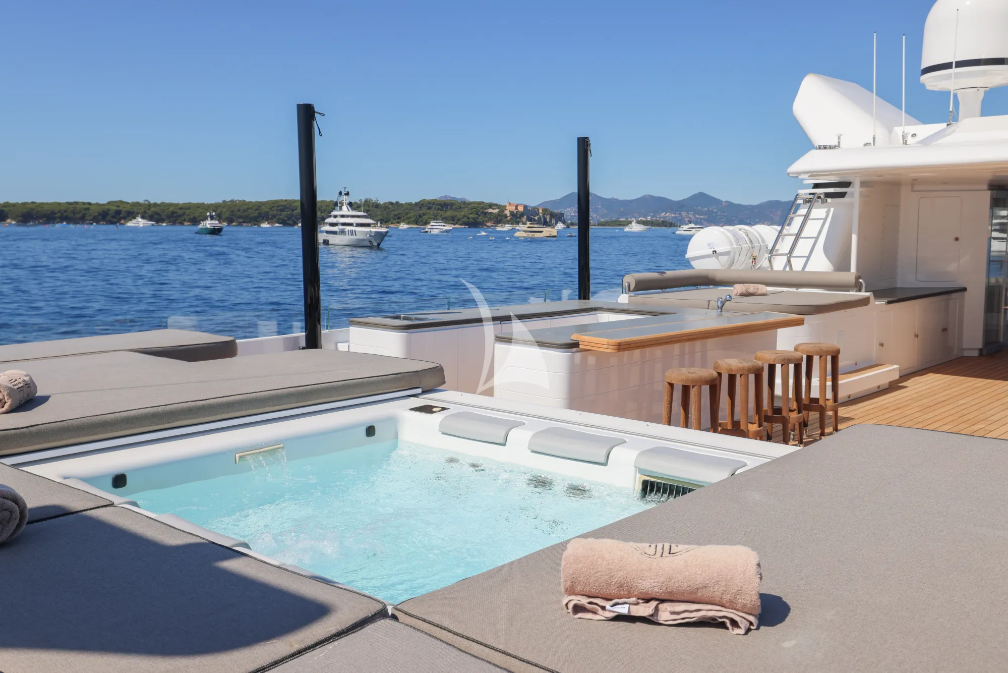 Luxury Crewed Motor Yacht MAGNA GRECIA photo 8