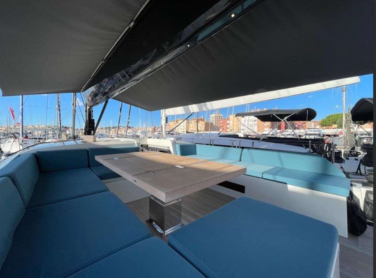 Luxury Crewed Sailing Yacht MAHINA 3 photo 8