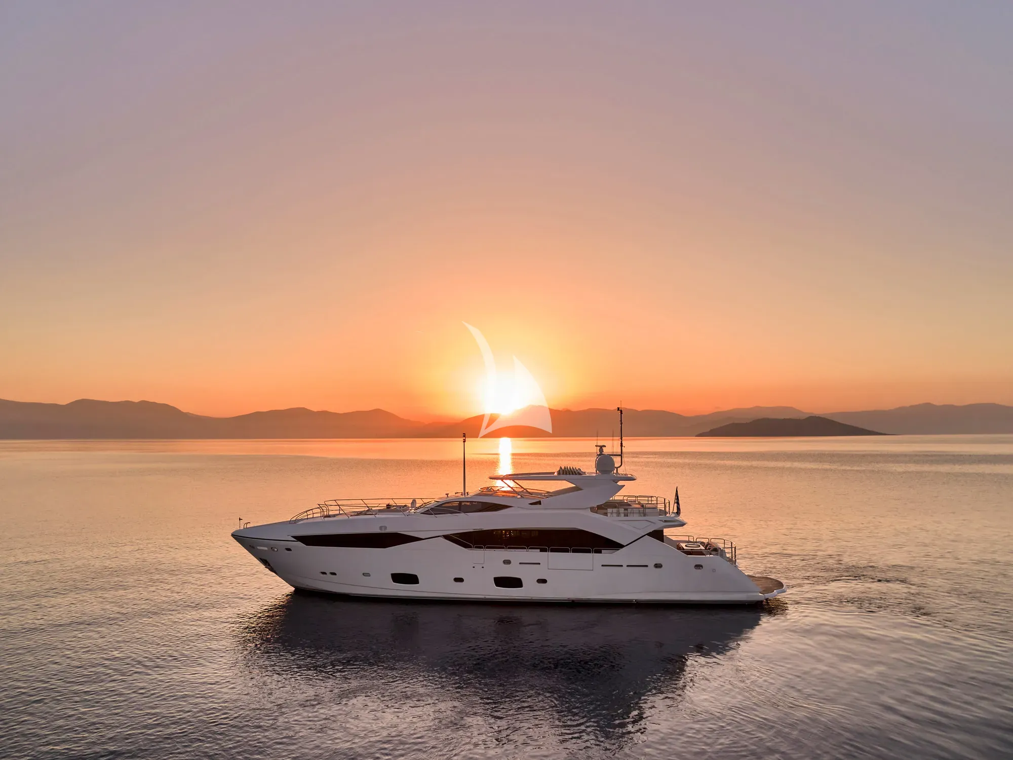 Crewed Motor Yacht MAKANI II photo 4