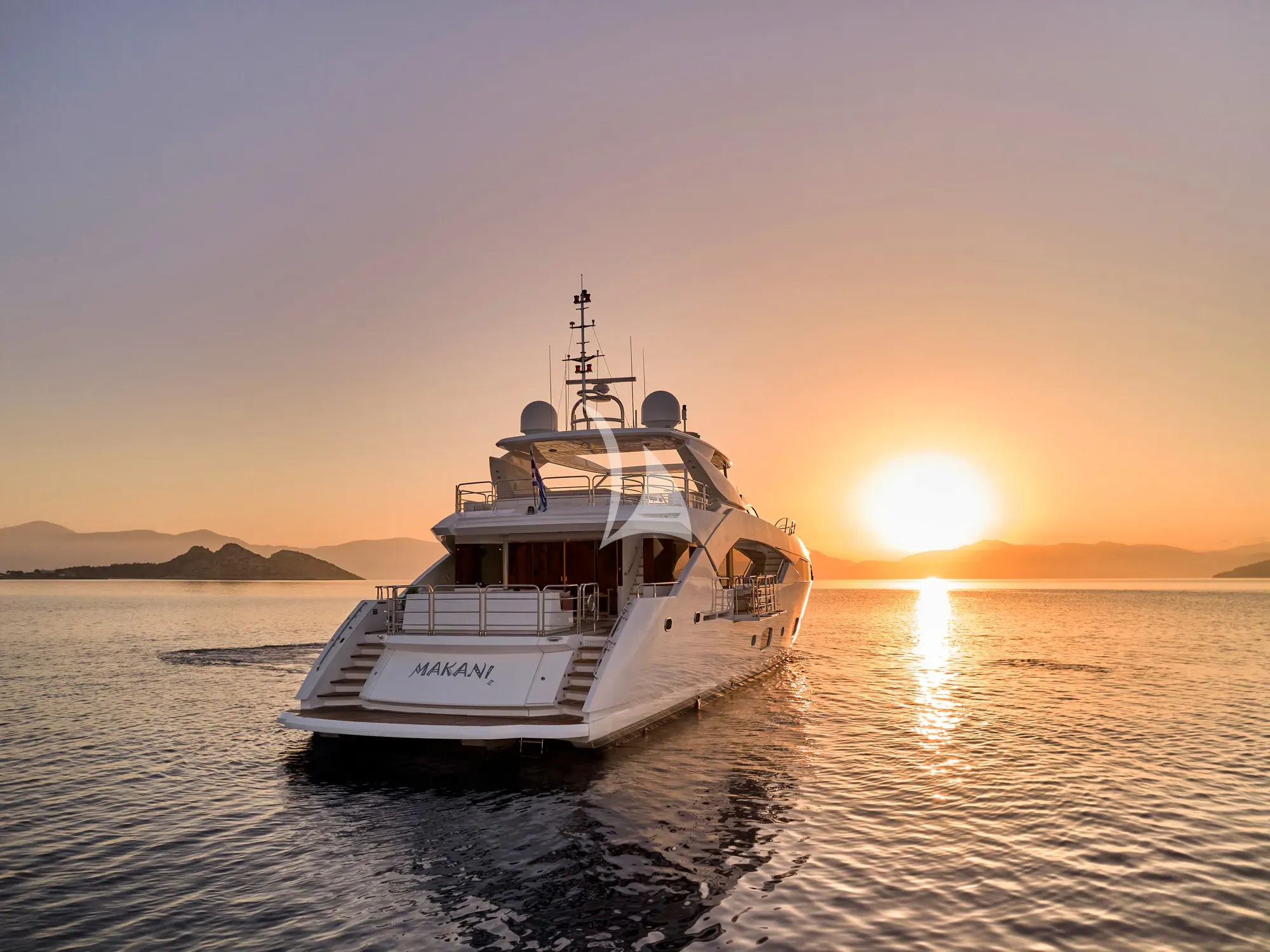 Crewed Motor Yacht MAKANI II photo 5