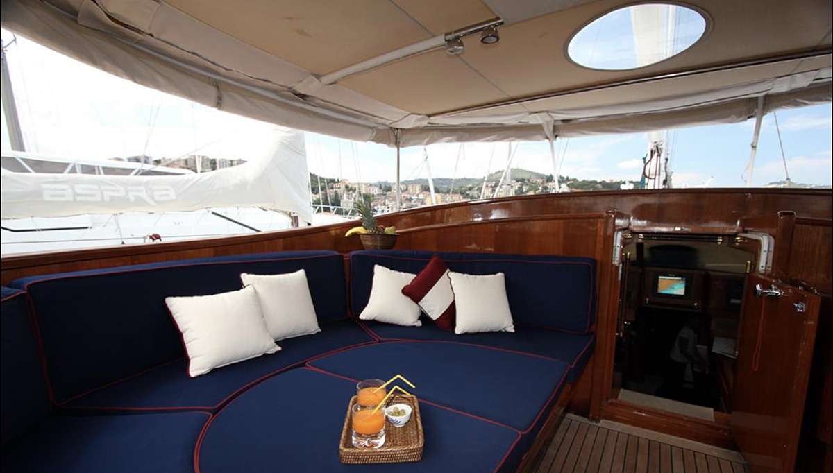 Crewed Sailing Yacht MALIZIA photo 6