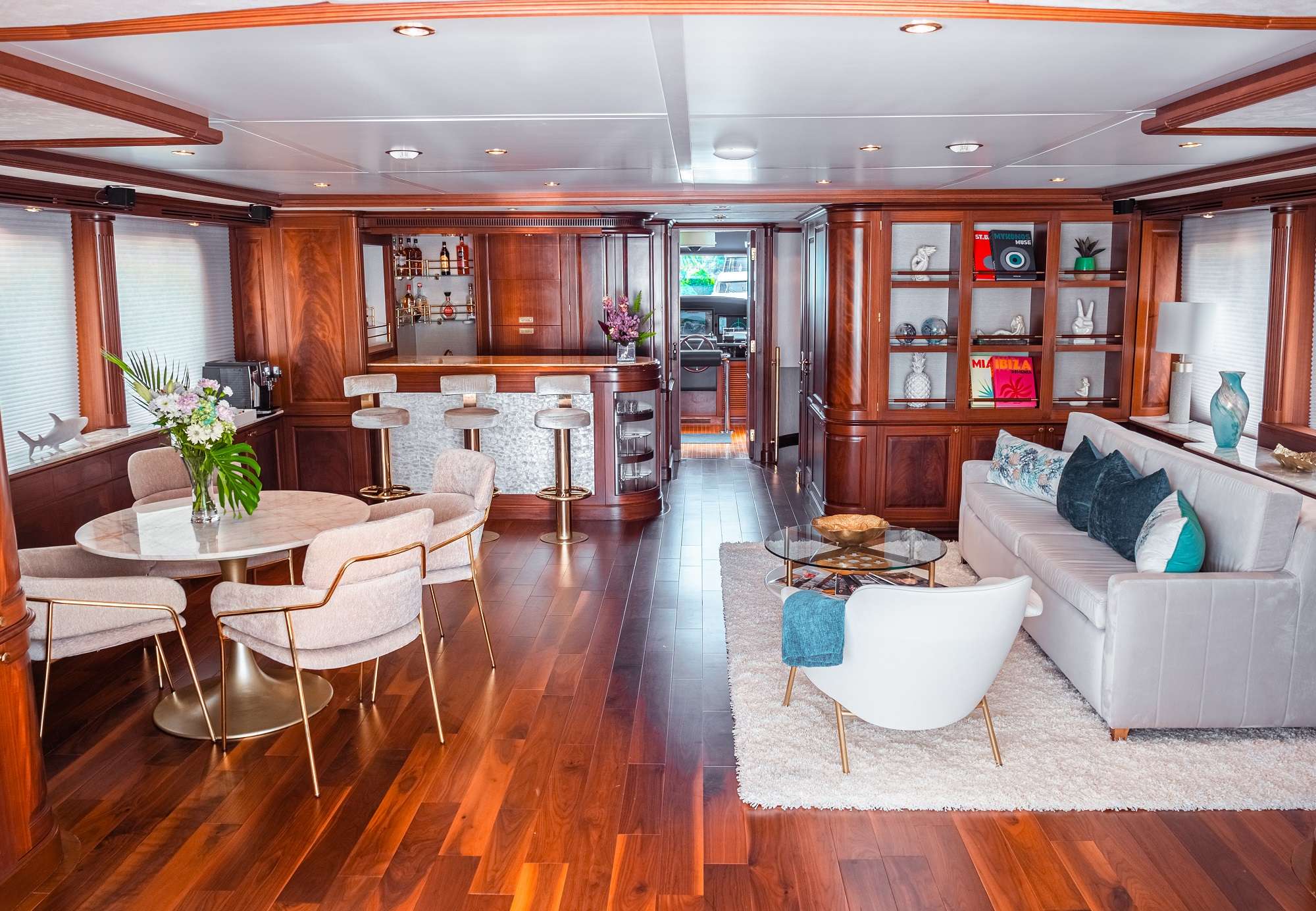 Luxury Crewed Motor Yacht MAMMA MIA photo 8
