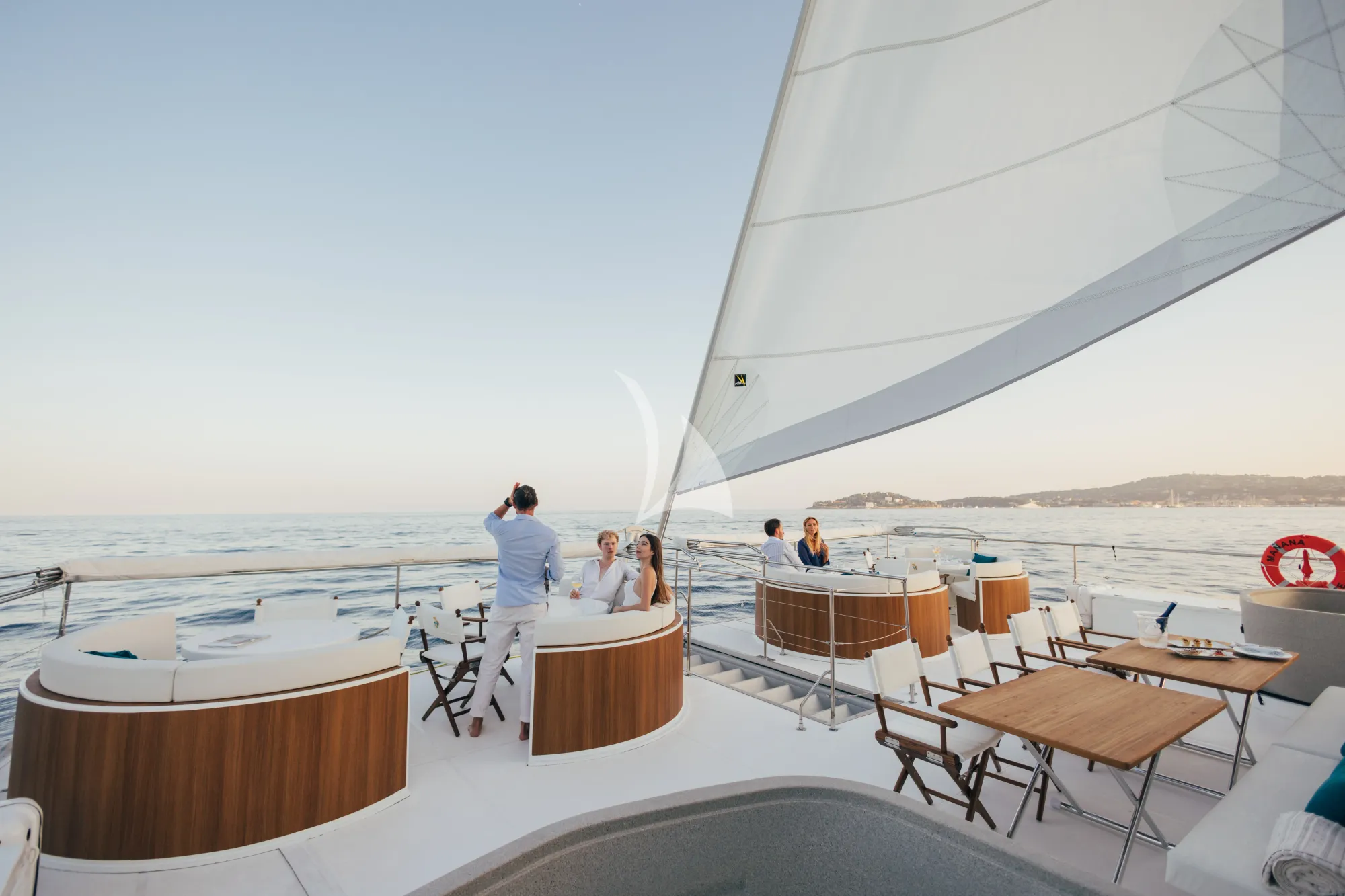 Charter Catamaran MANANA photo 6