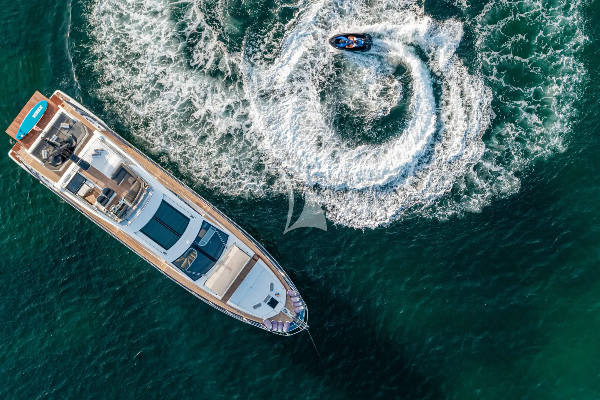 Luxury Crewed Motor Yacht MANARA PRIMA photo 6