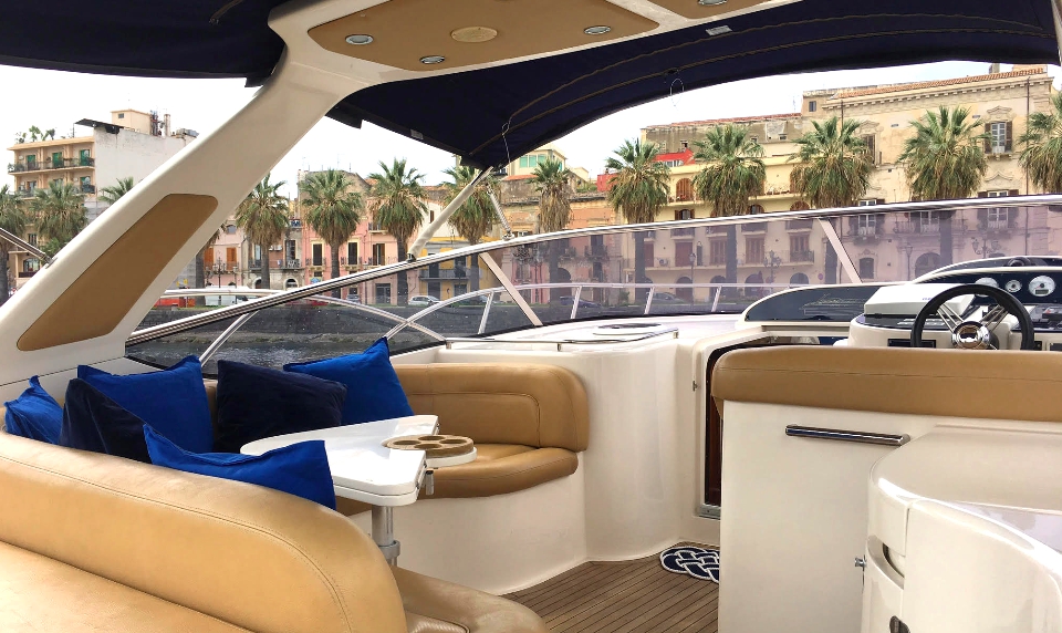 Crewed Motor Yacht Mano 38.5 photo 4