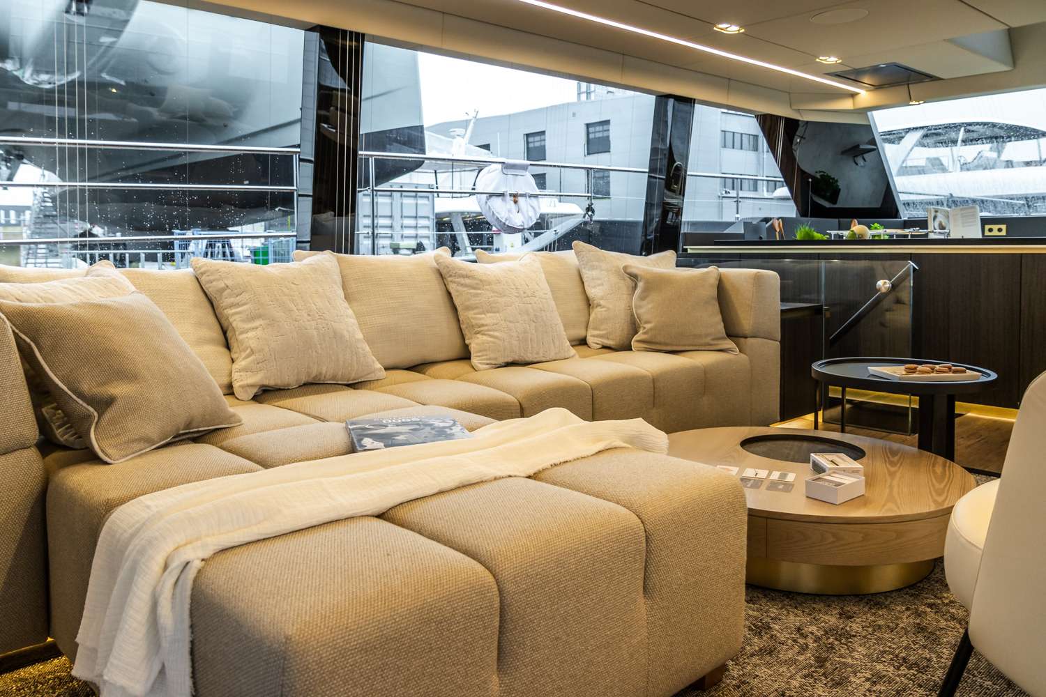 Luxury Crewed Power Catamaran MANTA photo 5