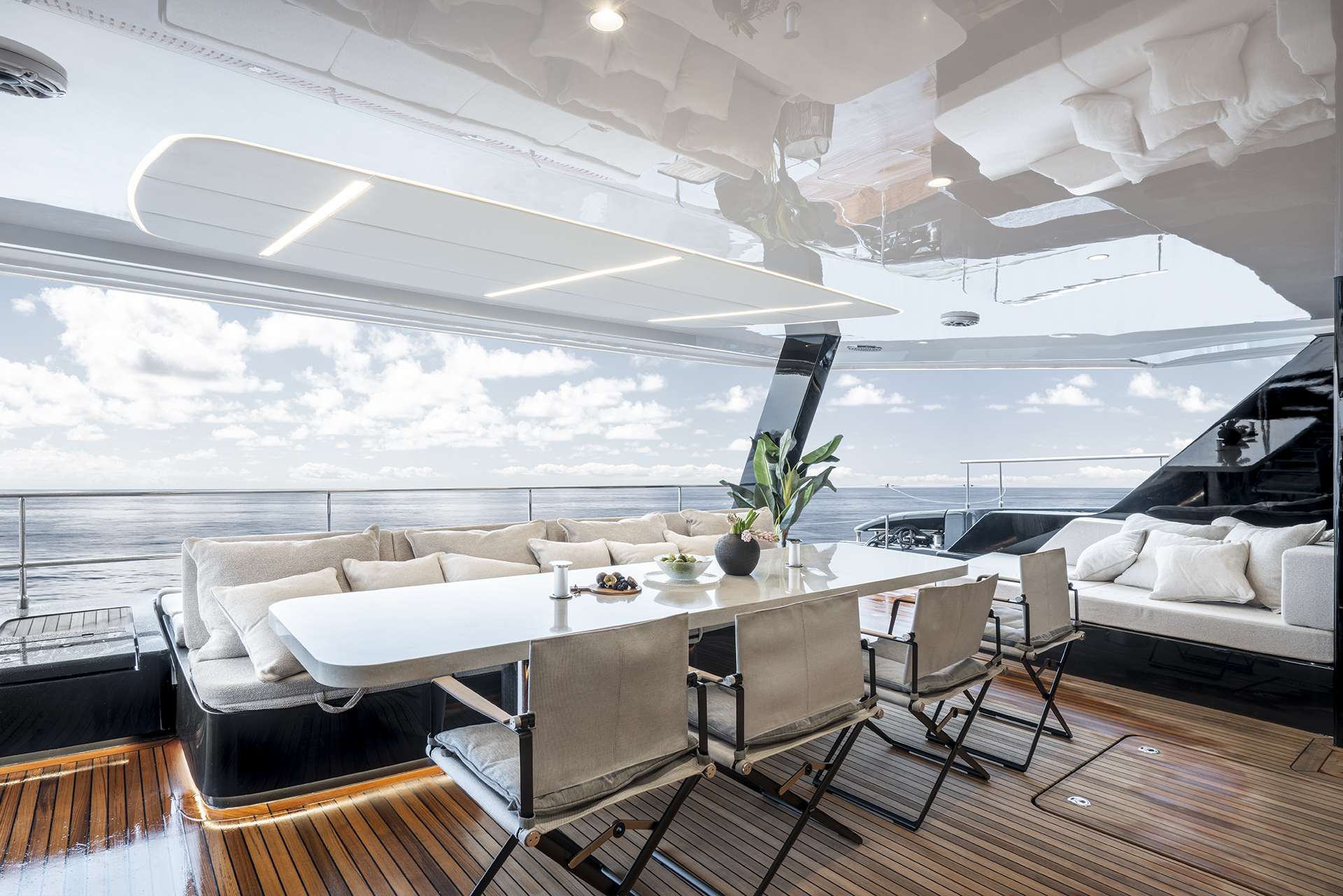 Luxury Crewed Power Catamaran MANTA photo 6