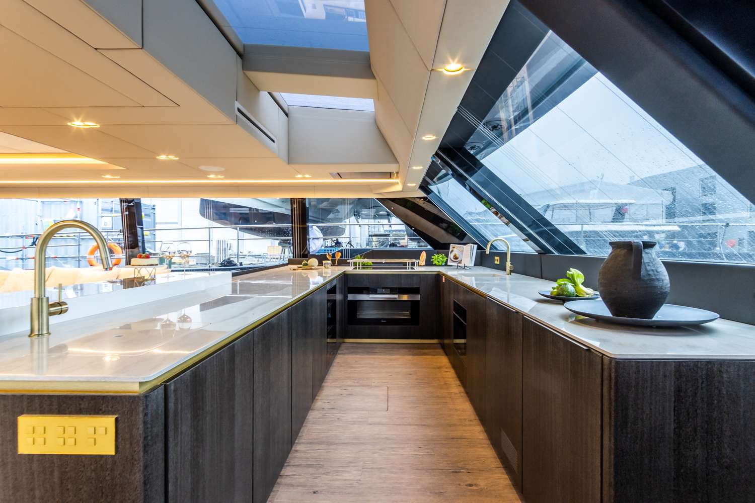 Luxury Crewed Power Catamaran MANTA photo 7