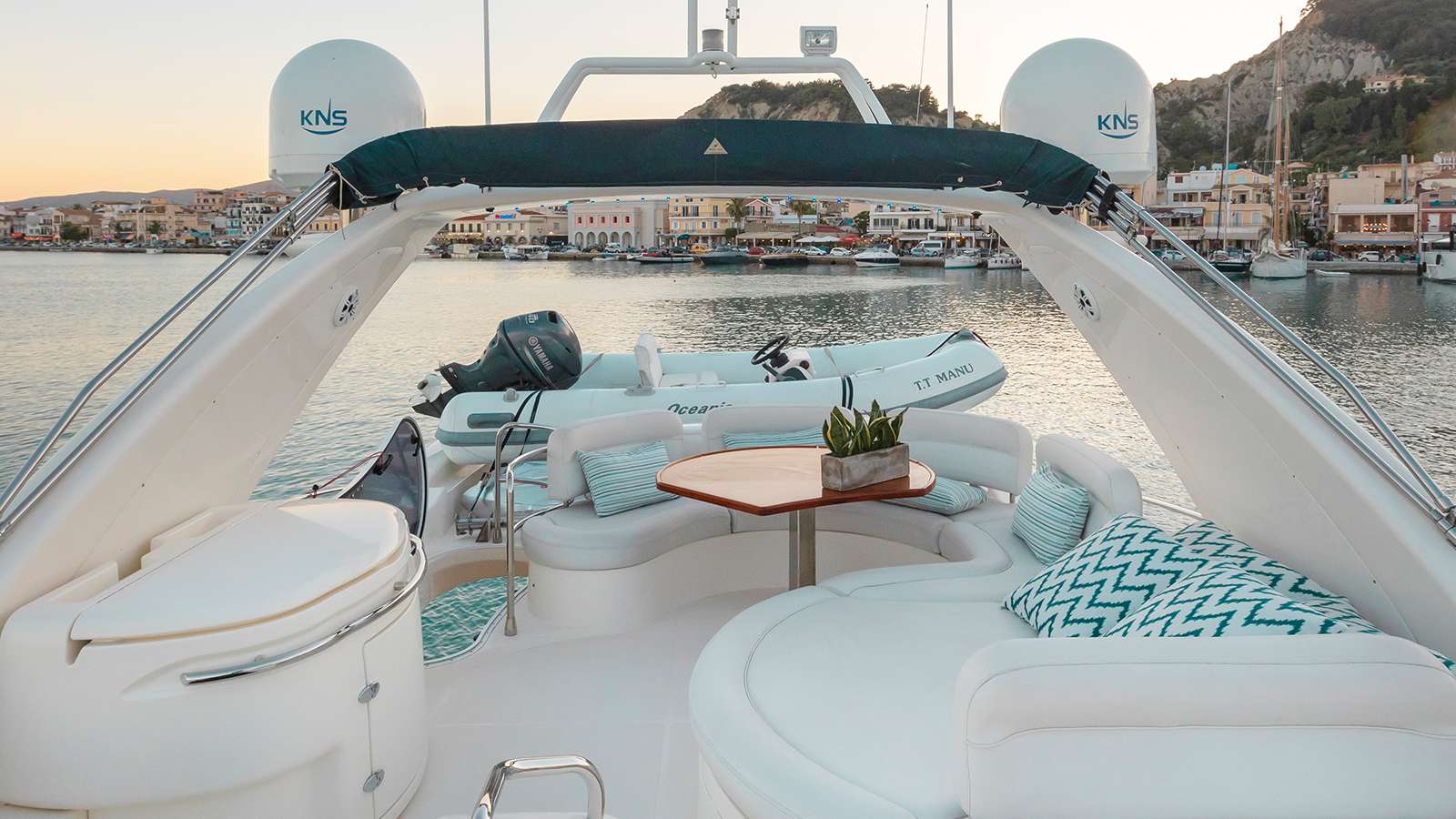 Crewed Motor Yacht MANU photo 6