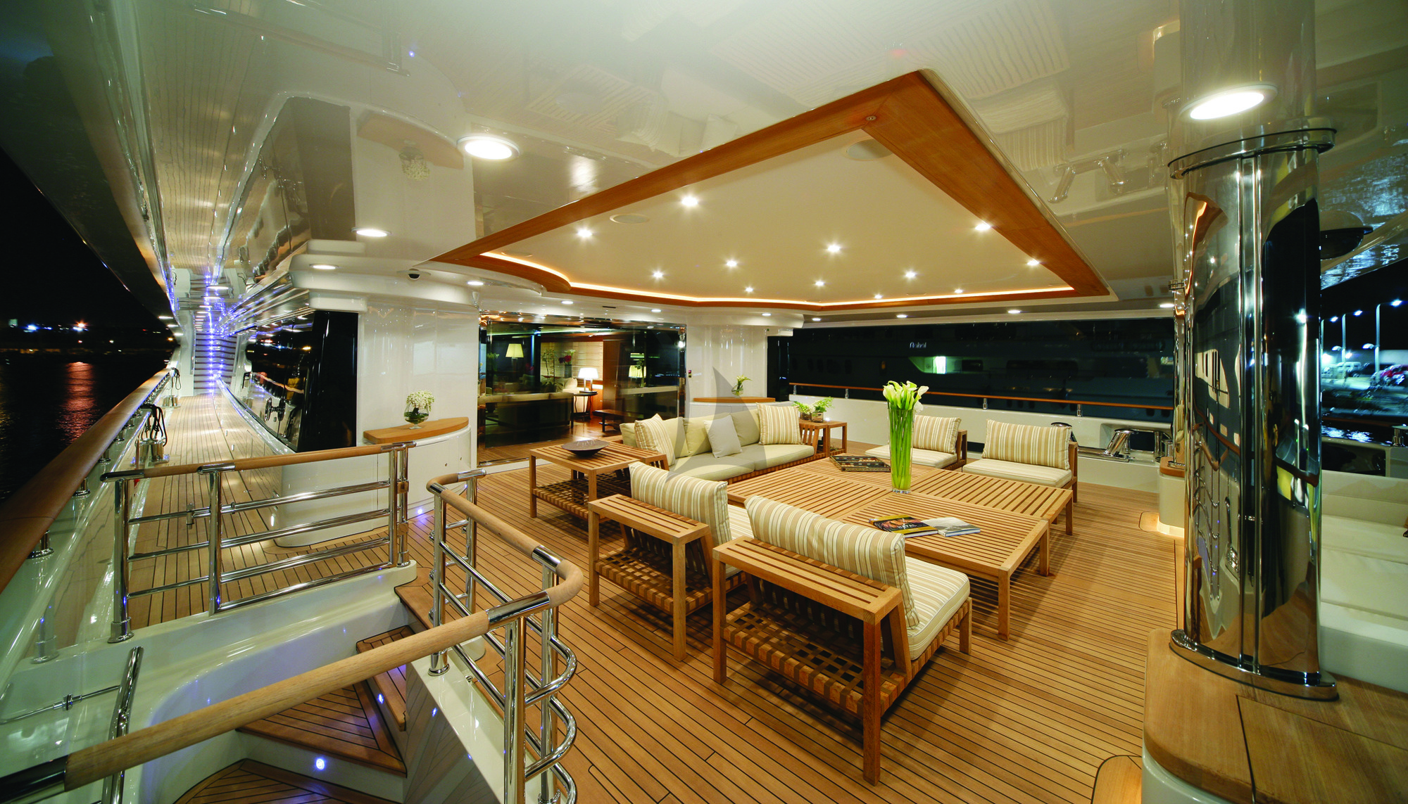 Luxury Crewed Motor Yacht MARAYA photo 7