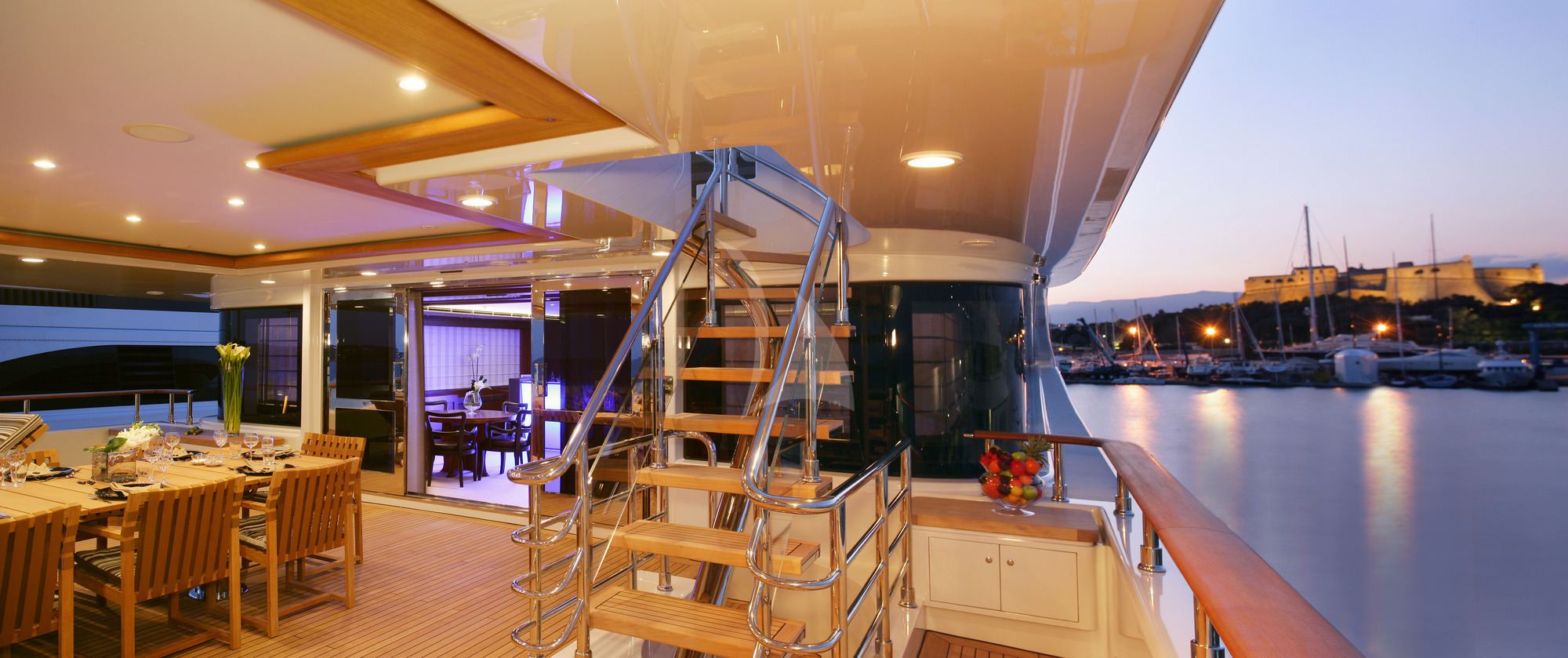Luxury Crewed Motor Yacht MARAYA photo 8