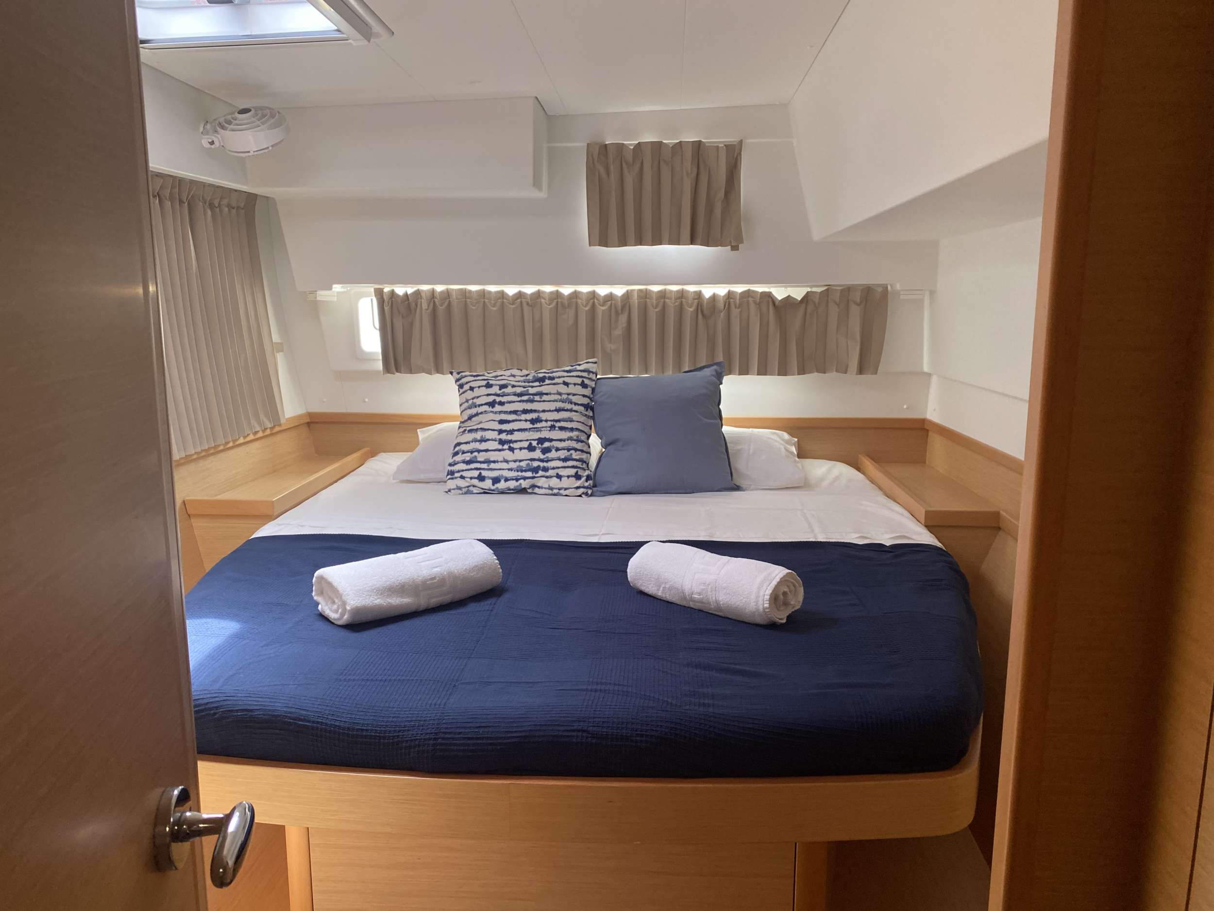 Crewed Catamaran MARES photo 8