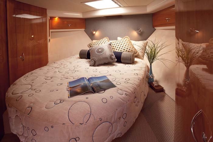 Crewed Motor Yacht Maritimo 48 photo 6