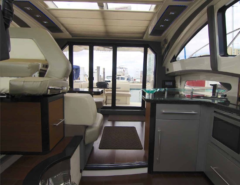 Crewed Motor Yacht Marquis 40 SC photo 8