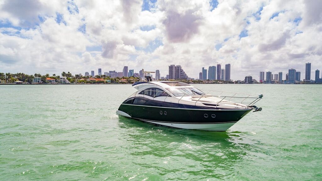 Crewed Motor Yacht Marquis 43 photo 3