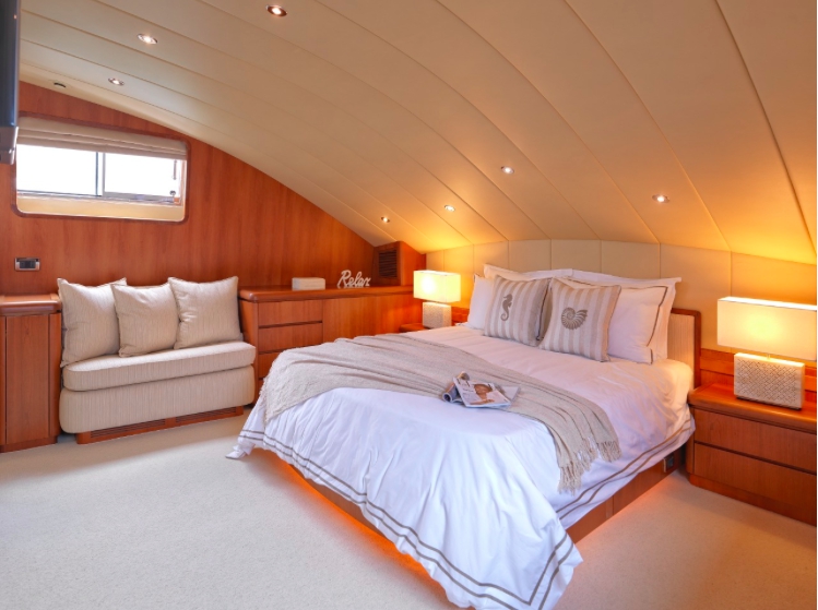 Luxury Crewed Motor Yacht MARTINA photo 8