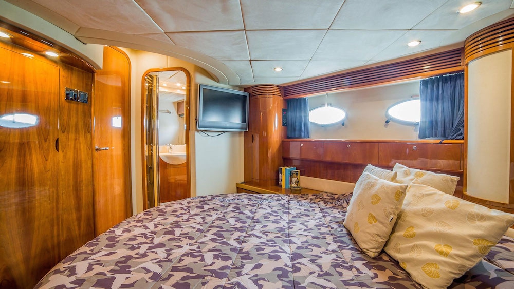 Luxury Crewed Motor Yacht MARTINIKI II photo 7