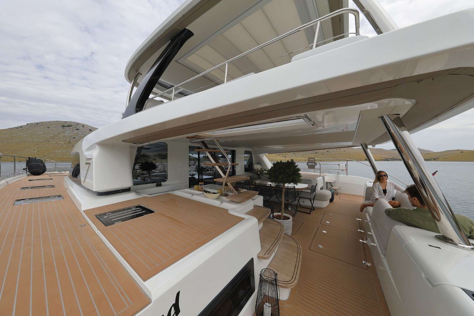 Crewed Power Catamaran MASTERMIND photo 4