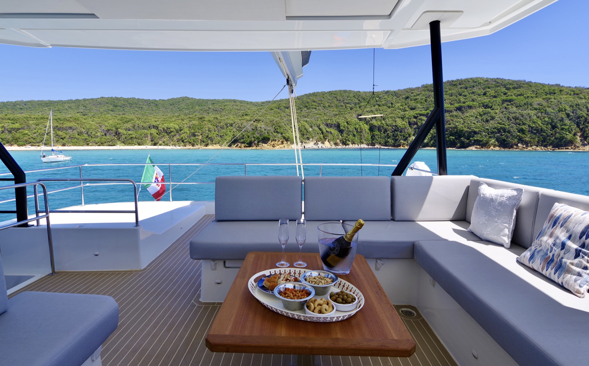 Crewed Catamaran MAURICE photo 6