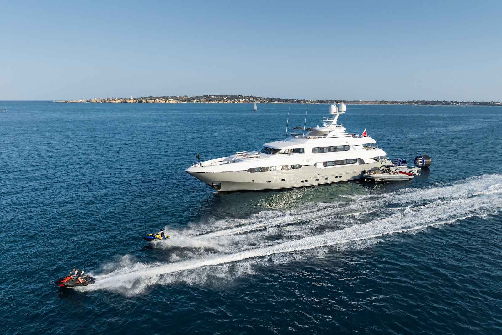 Luxury Crewed Motor Yacht MAXIMILIAN MMIV photo 3