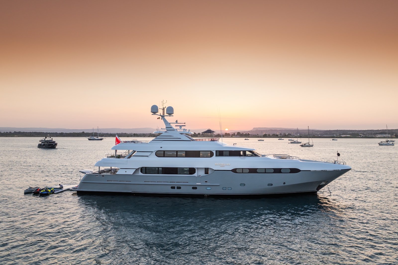 Luxury Crewed Motor Yacht MAXIMILIAN MMIV photo 4