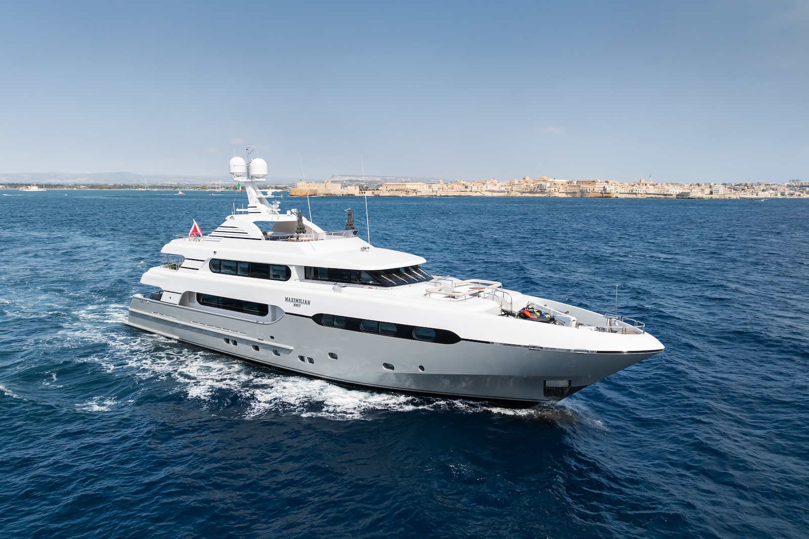 Luxury Crewed Motor Yacht MAXIMILIAN MMIV photo 5