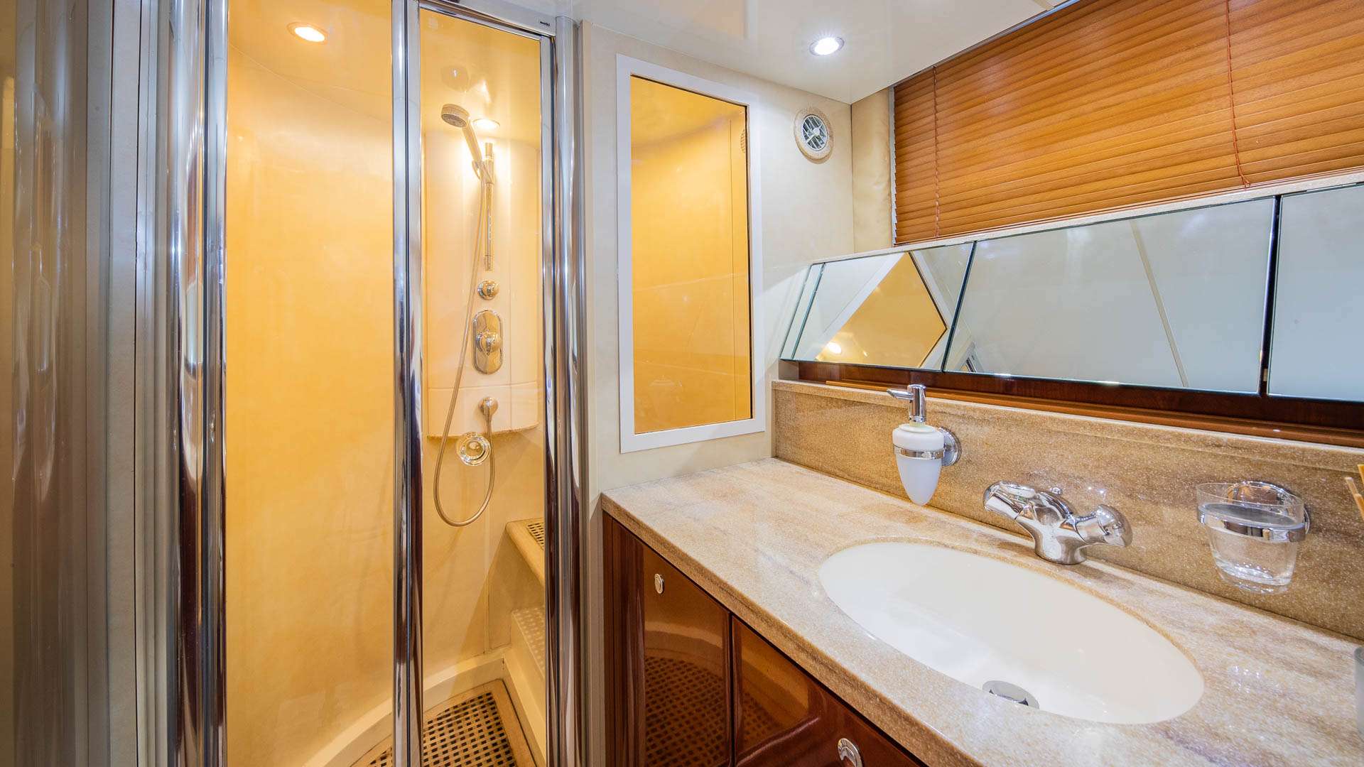 Luxury Motor Yacht MAXIMUS photo 7