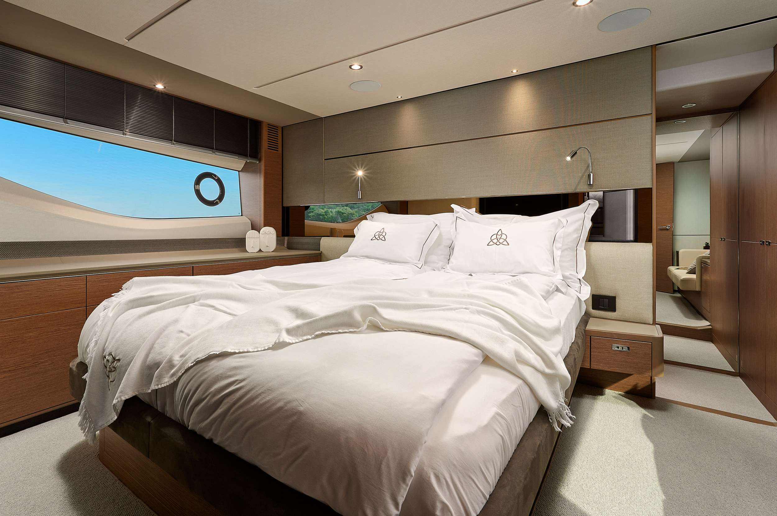Crewed Motor Yacht MeSoFa photo 6