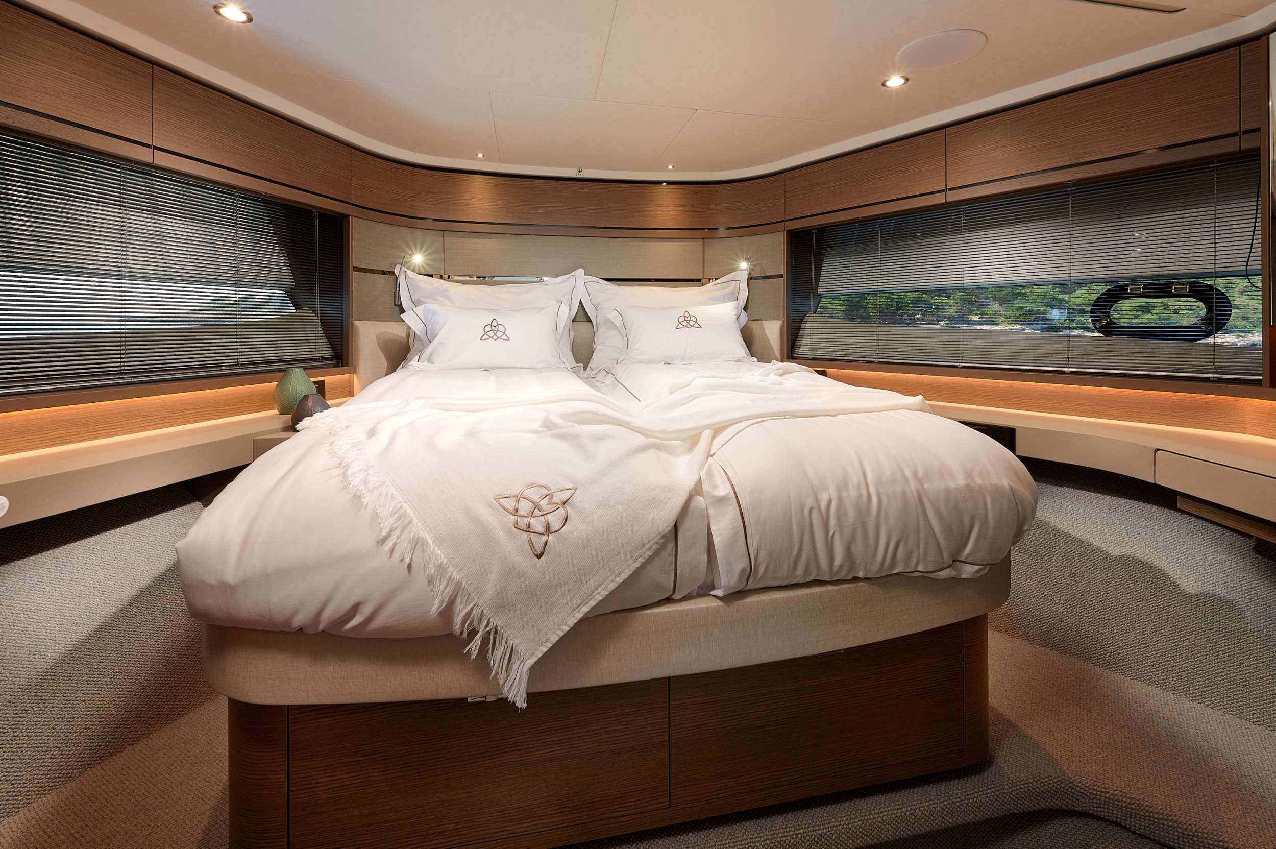 Crewed Motor Yacht MeSoFa photo 8