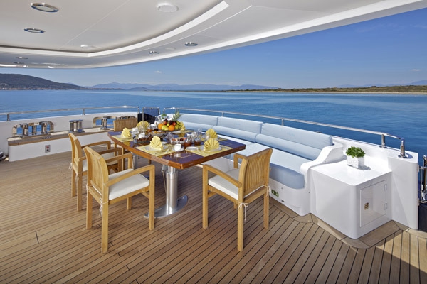 Luxury Crewed Motor Yacht MIA RAMA photo 5