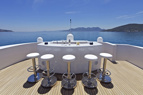 Luxury Crewed Motor Yacht MIA RAMA photo 7