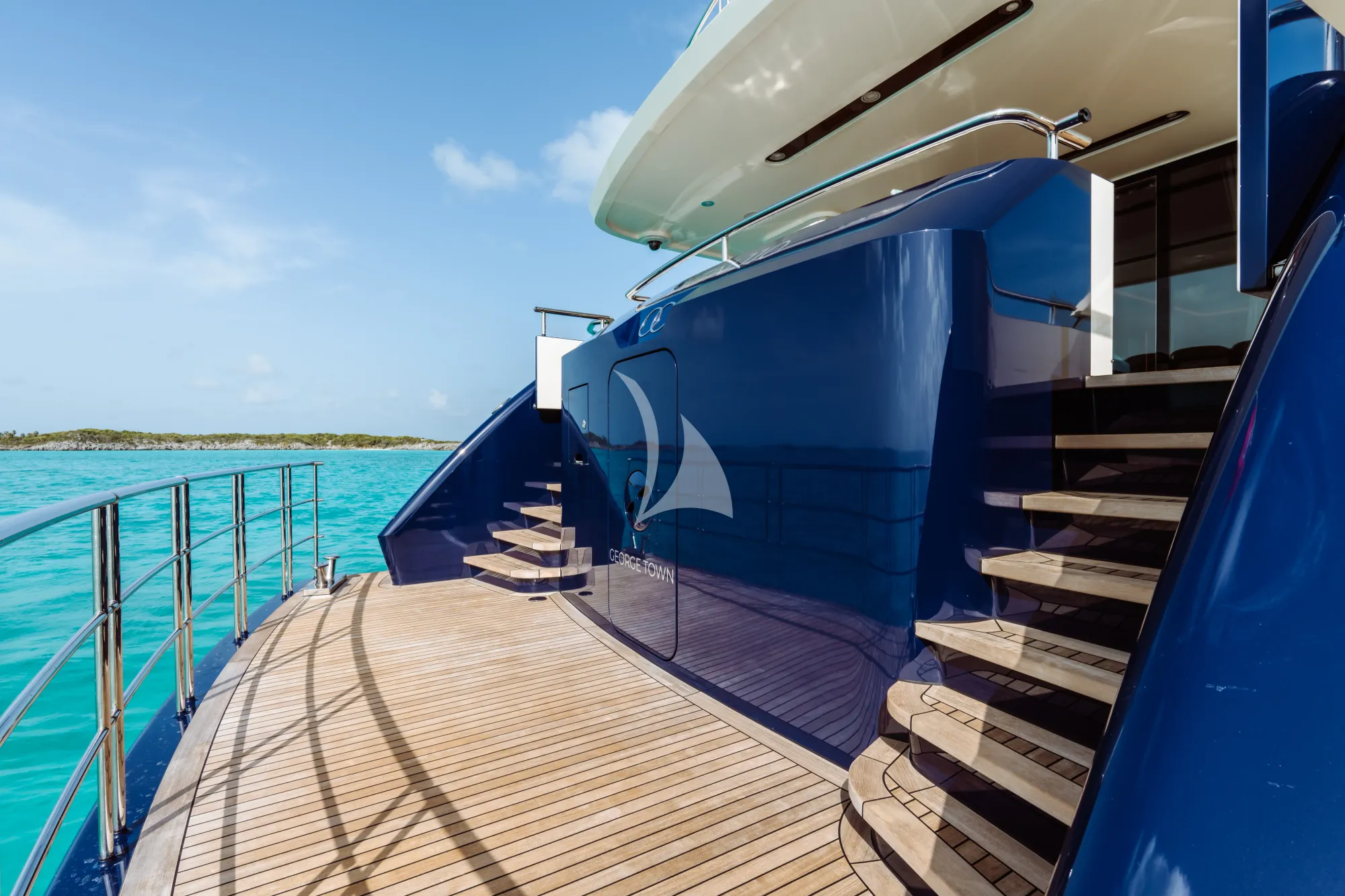 Luxury Crewed Motor Yacht MIDNIGHT SAGA photo 4
