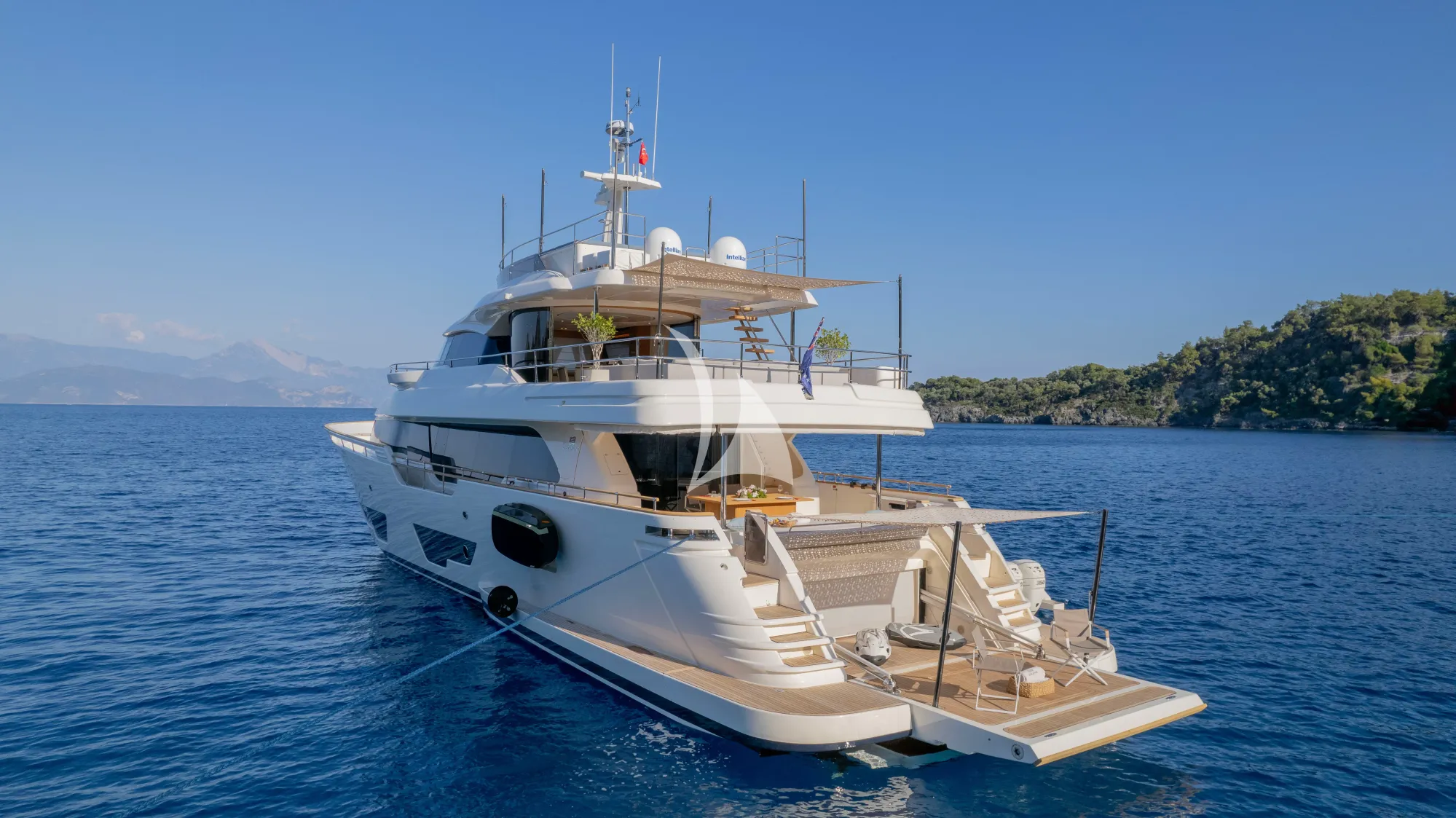 Luxury Crewed Motor Yacht MILENA photo 6