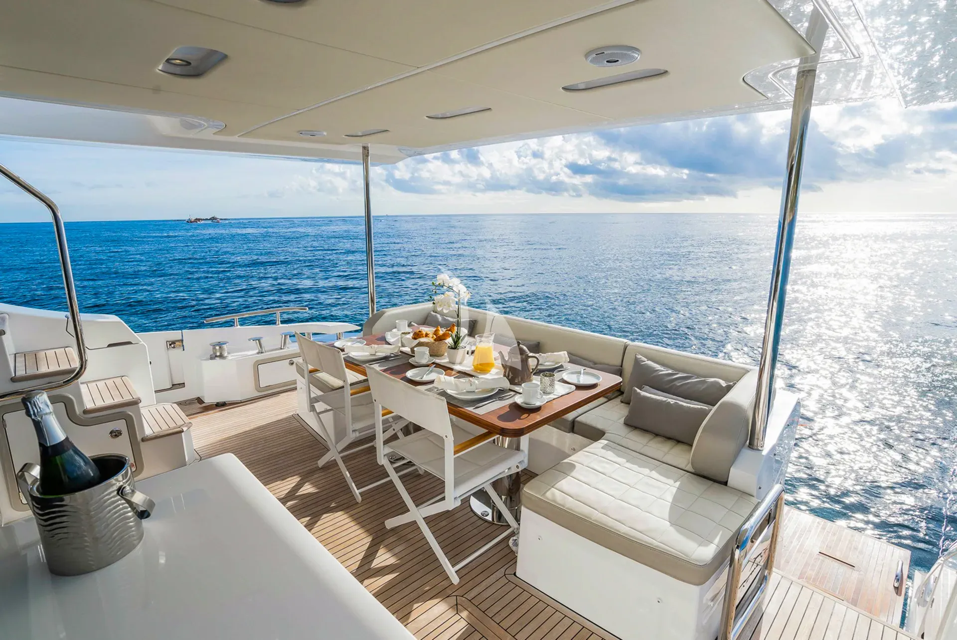 Crewed Motor Yacht MINEIRA photo 5