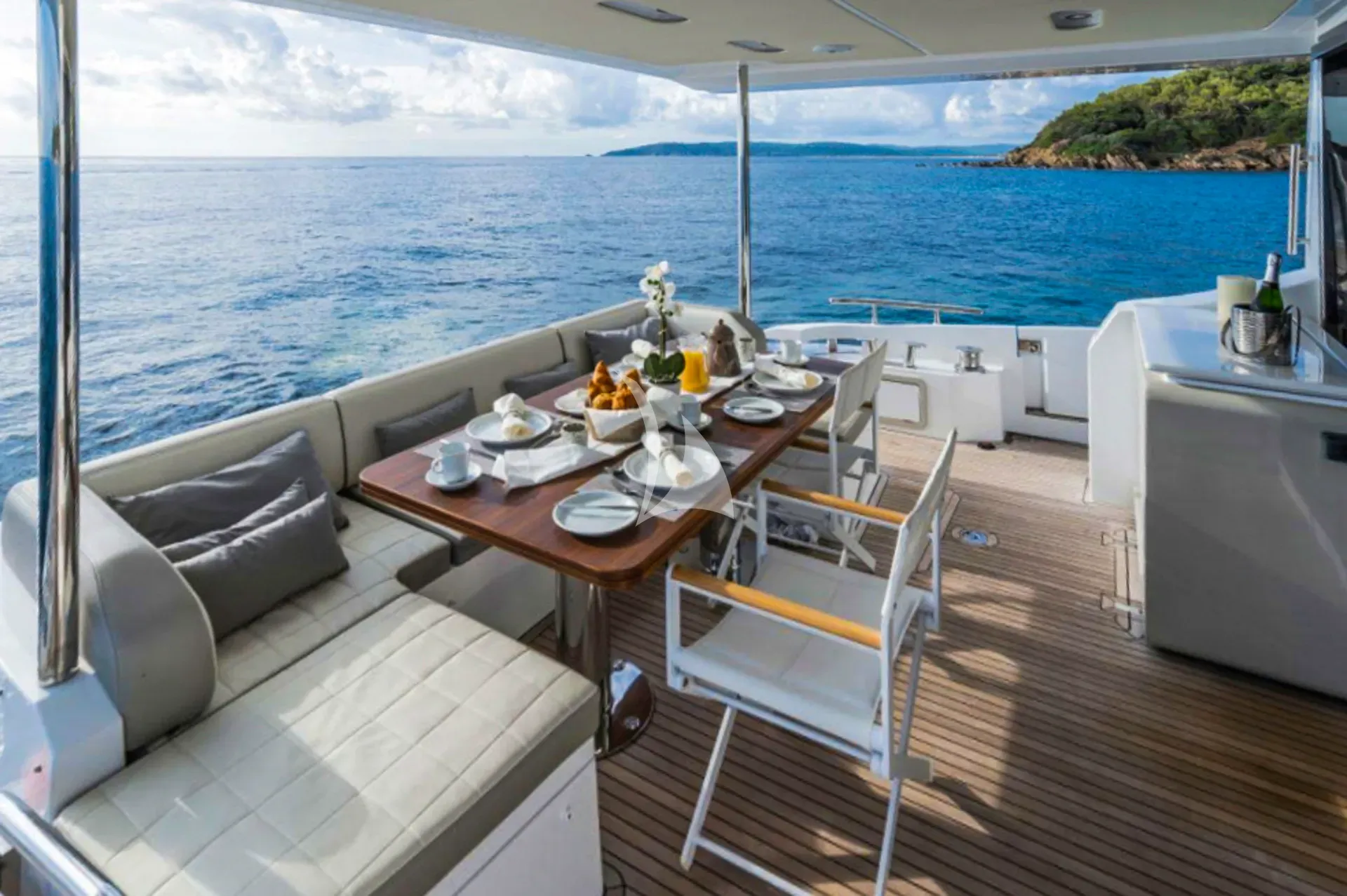 Crewed Motor Yacht MINEIRA photo 6