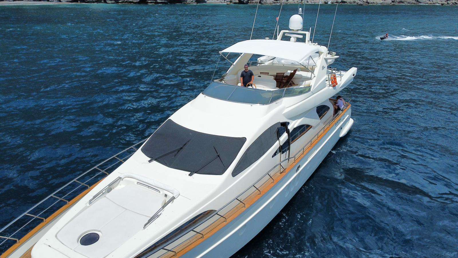 Crewed Motor Yacht MINERVA photo 4