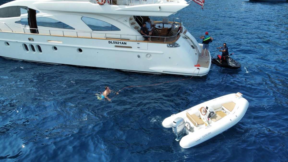 Crewed Motor Yacht MINERVA photo 6