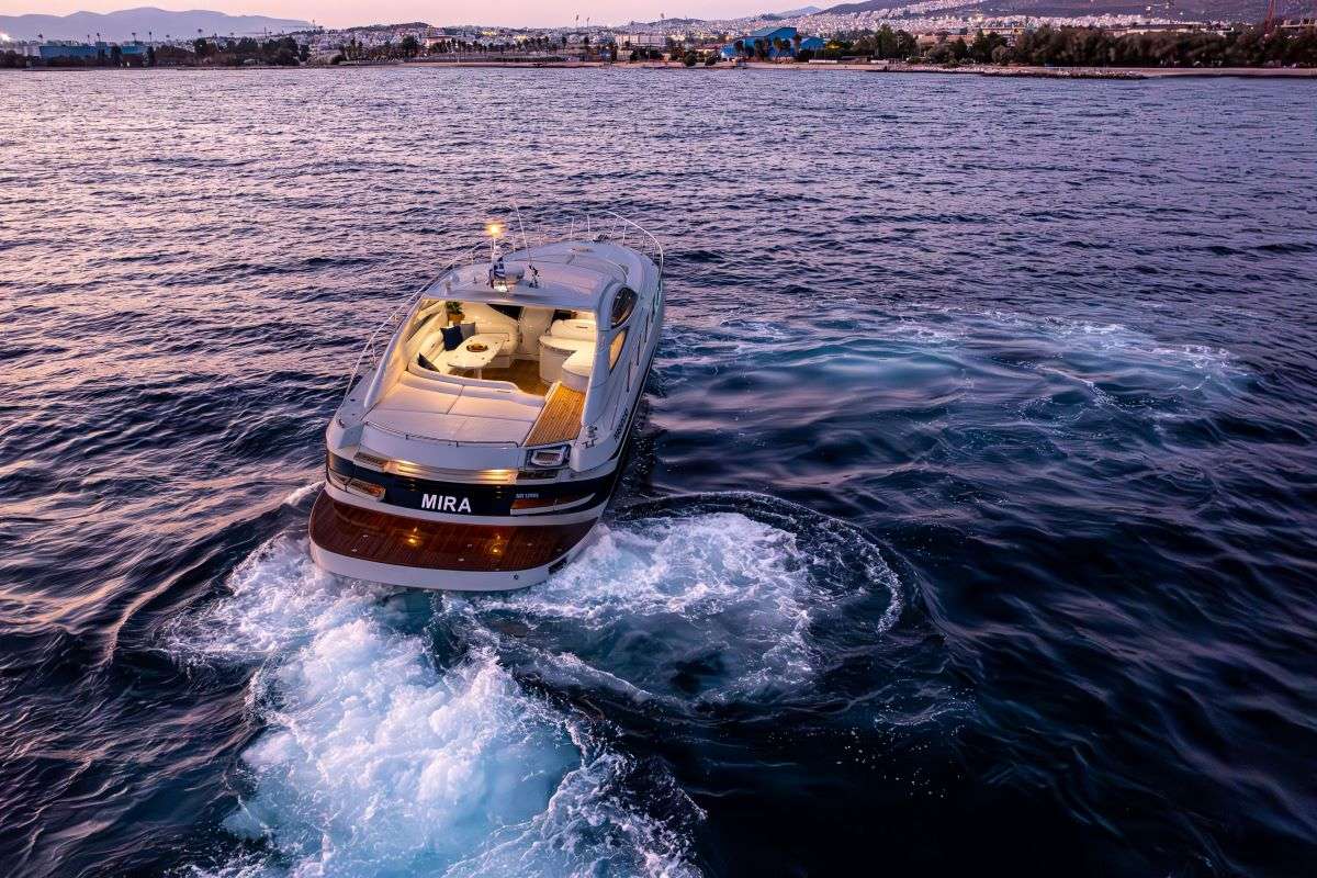 Crewed Motor Yacht MIRA photo 4