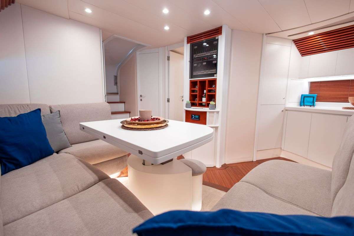 Crewed Motor Yacht MIRA photo 8