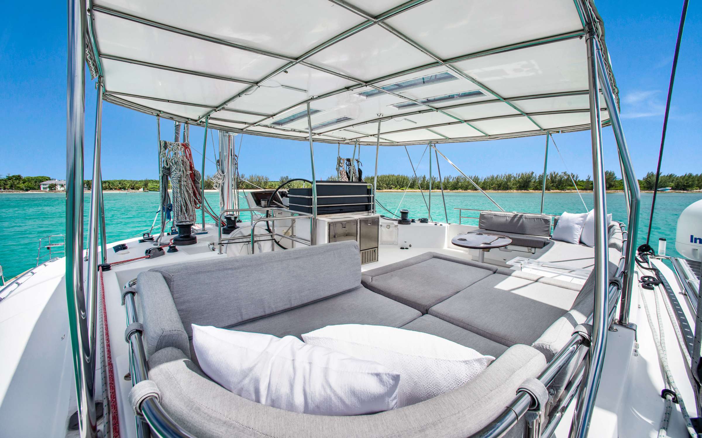 Luxury Crewed Catamaran MIRA SOL photo 6