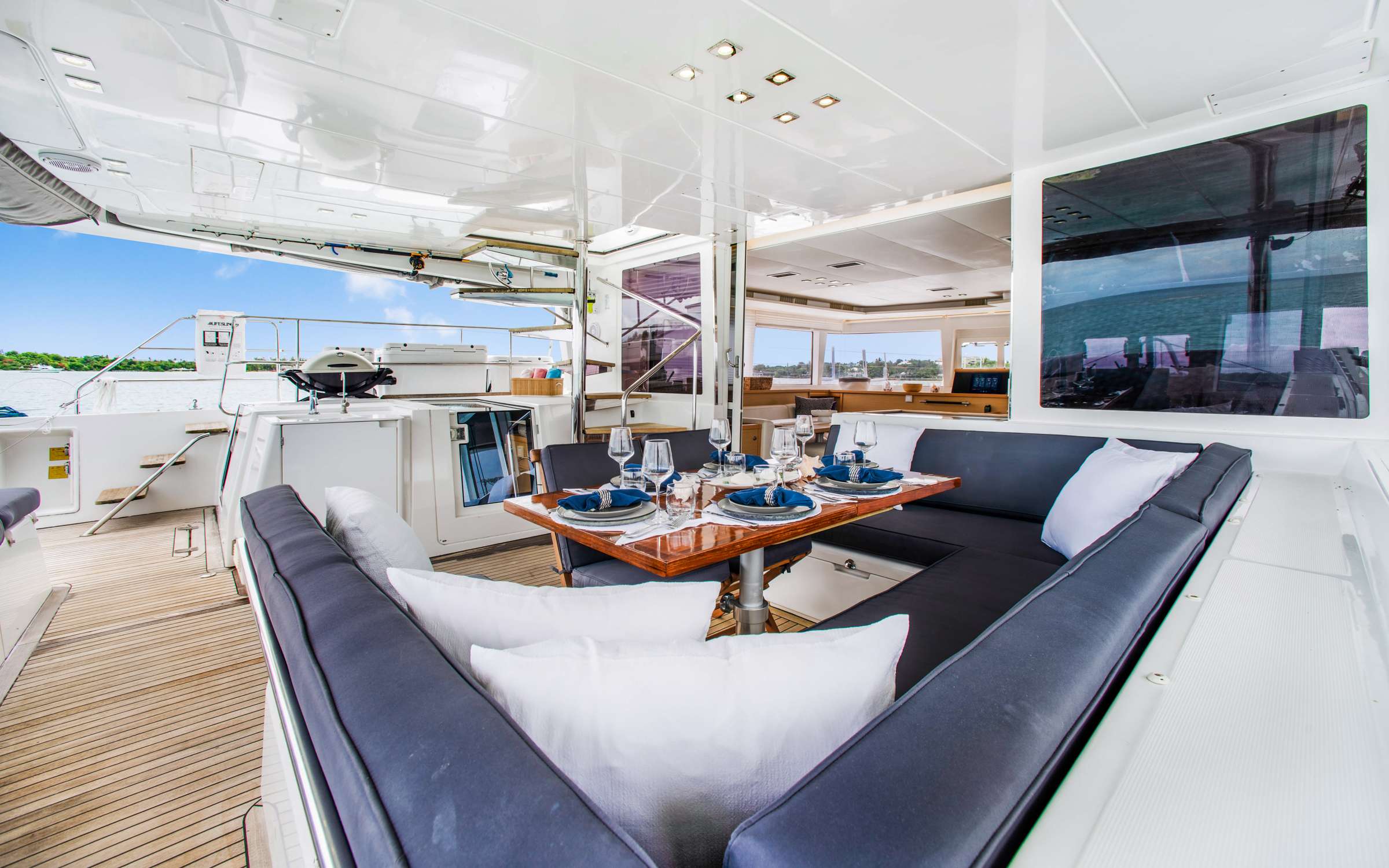 Luxury Crewed Catamaran MIRA SOL photo 8