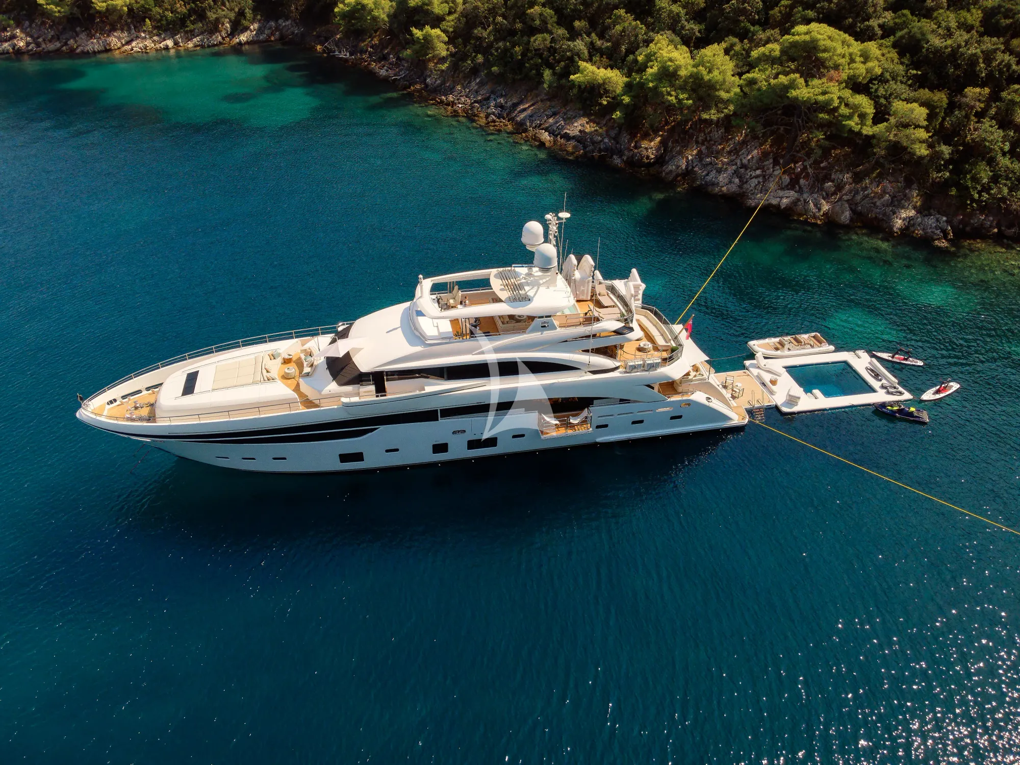 Luxury Crewed Motor Yacht MIRAGE IV photo 6