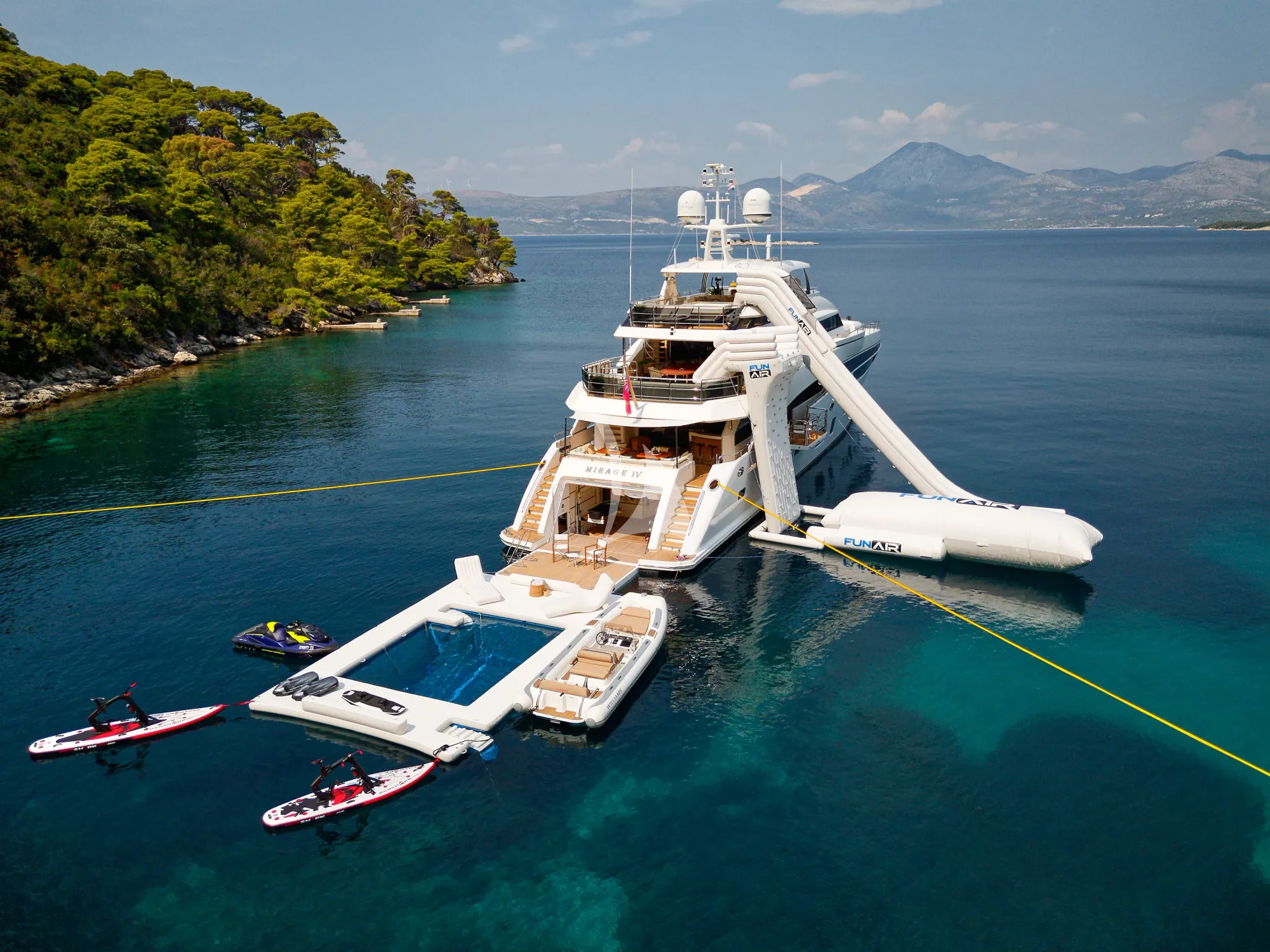 Luxury Crewed Motor Yacht MIRAGE IV photo 7