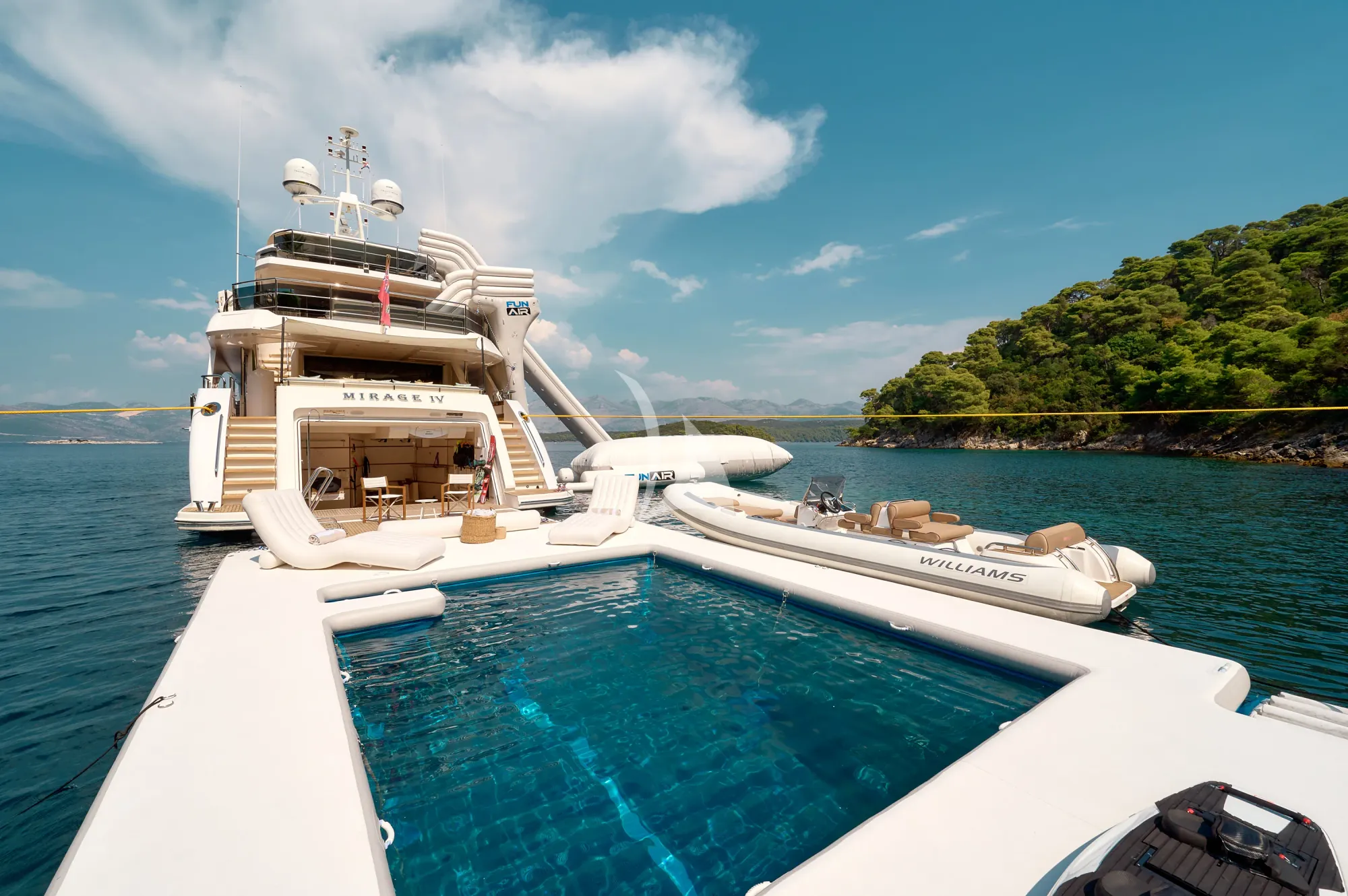 Luxury Crewed Motor Yacht MIRAGE IV photo 8