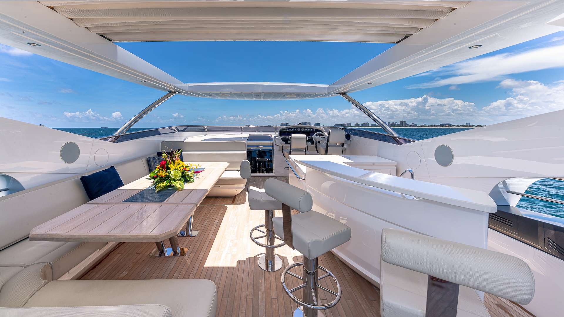 Crewed Motor Yacht MIRRACLE photo 5