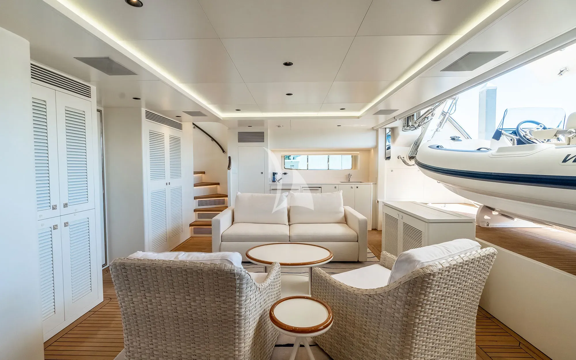 Luxury Crewed Motor Yacht MISS MICHELLE photo 4