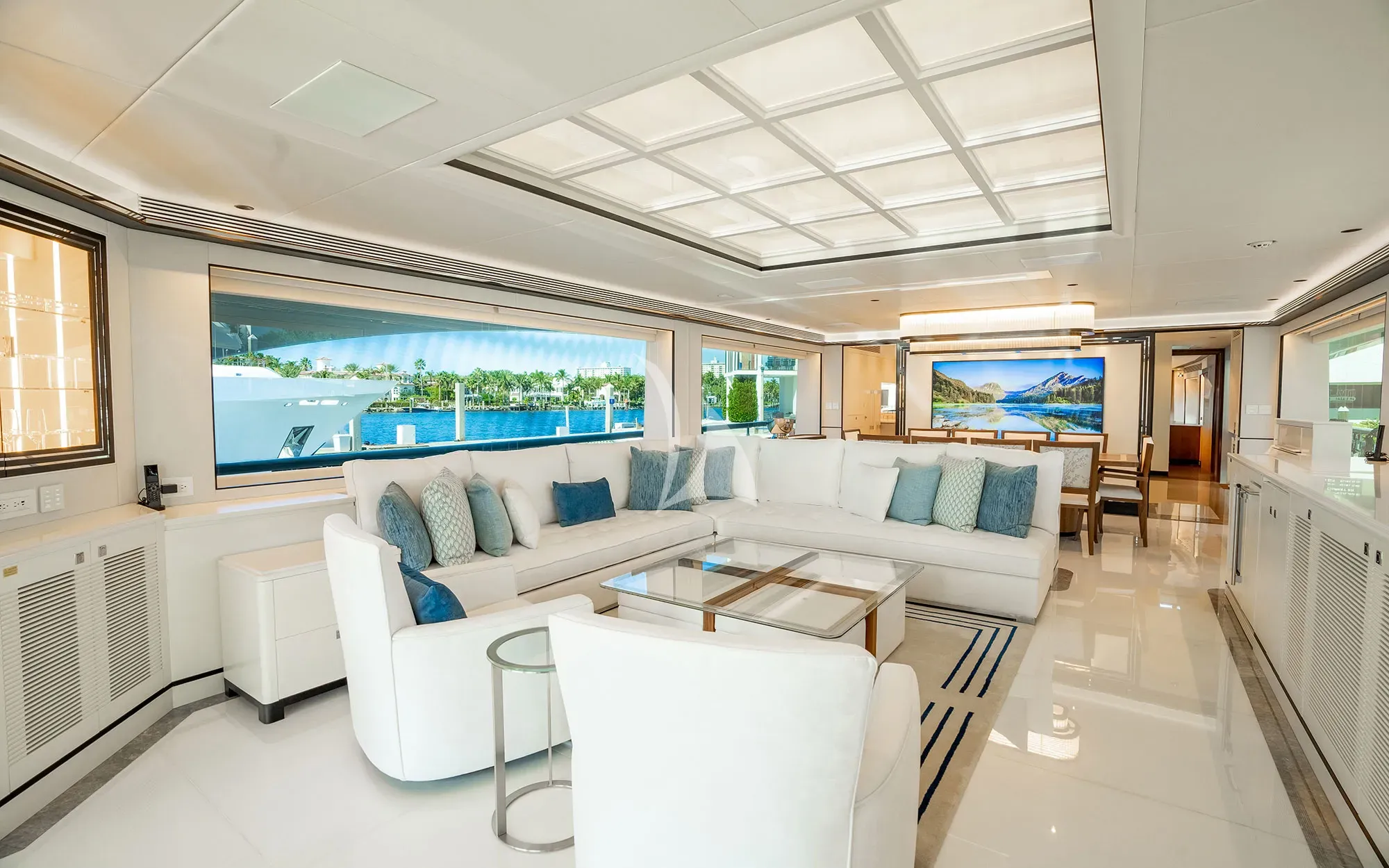 Luxury Crewed Motor Yacht MISS MICHELLE photo 6