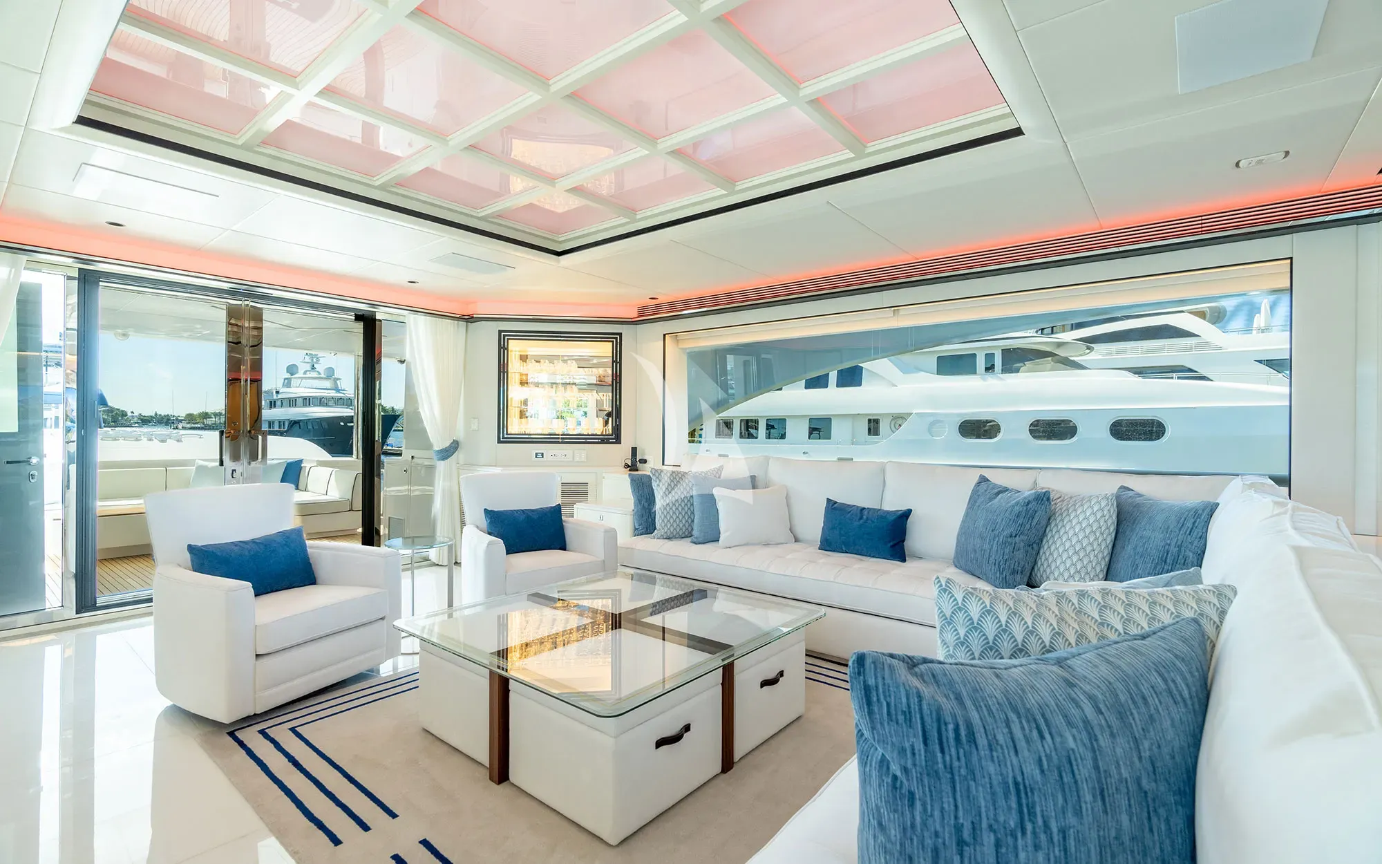 Luxury Crewed Motor Yacht MISS MICHELLE photo 7