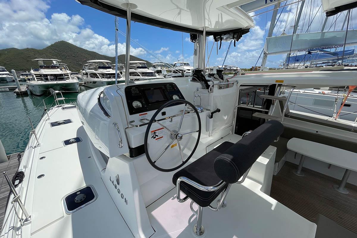 Bareboat Catamaran MOANA photo 4
