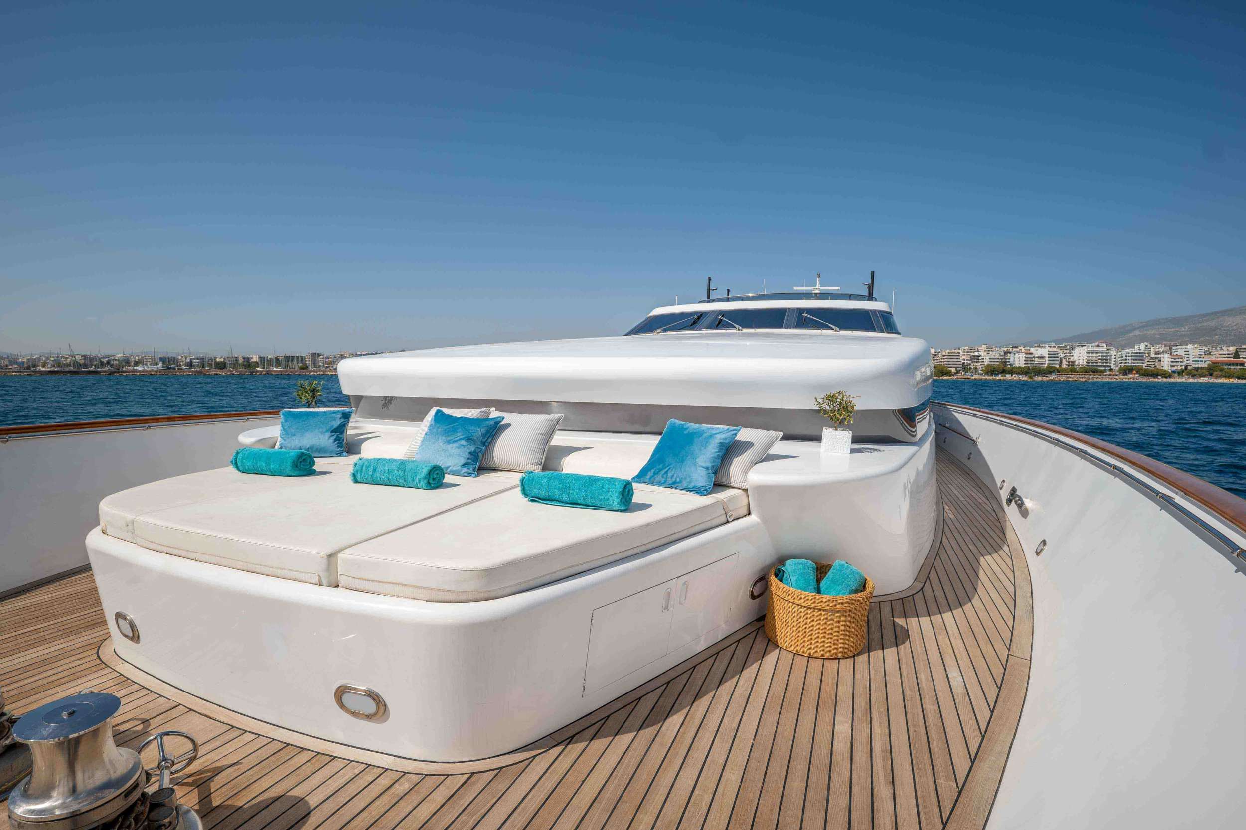 Luxury Crewed Motor Yacht MOBIUS photo 7
